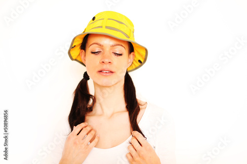 Photo: Frau mit Regenhut Frau mit Regenhut