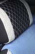 Detailaufnahme von edlen Fahrzeugsitzen