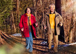 Senioren beim spazieren im Wald / walking 3