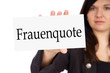 Frau mit Schild - Frauenquote