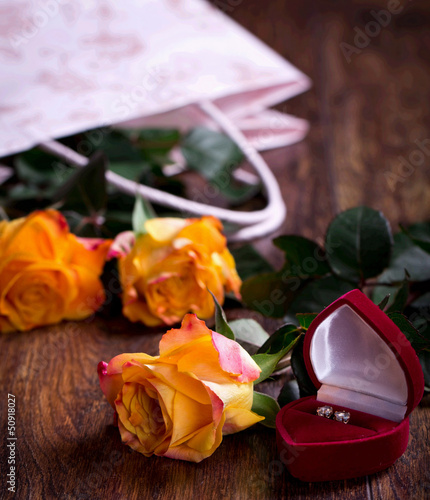 Photo: Roses and brilliants as a gift Roses and brilliants as a gift