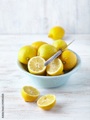 Photo: Fresh lemons in a bowl Fresh lemons in a bowl