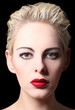 portrait kurze haare schwarzer hintergrund