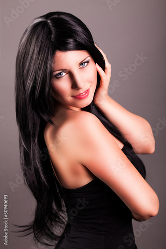 Photo: attraktive schwarzhaarige Frau attraktive schwarzhaarige Frau