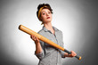 Frau mit Baseballschläger