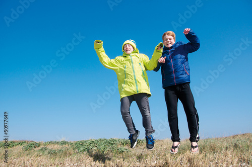 Photo: Springende Jungen Springende Jungen