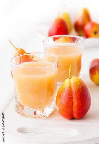 Photo: pear juice and fresh pears pear juice and fresh pears