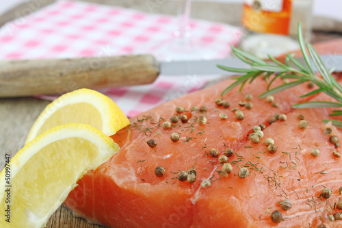 Photo: lachs angerichtet mit gewürzen lachs angerichtet mit gewürzen