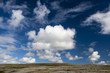 Cumulus Wolkenformation am Burren im County Clare, Irland