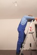 Erschöpfter Handwerker