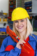Mechanikerin in Werkstatt