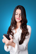 ragazza con smartphone - young woman touching a smartphone