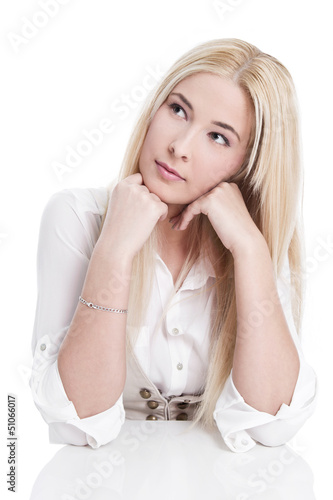 Photo: Nachdenkliches junges blondes Mädchen Nachdenkliches junges blondes Mädchen