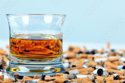 Photo: Ein Drink und Zigaretten Ein Drink und Zigaretten