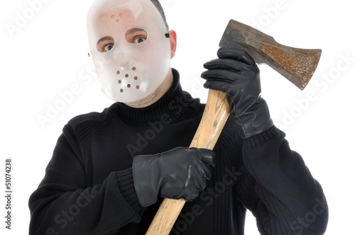 Photo: Mann mit Hockey-Maske hält Axt Mann mit Hockey-Maske hält Axt