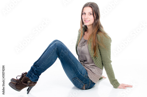Photo: frau hockt auf dem boden frau hockt auf dem boden