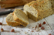Kastenbrot mit Körnern und Nüssen
