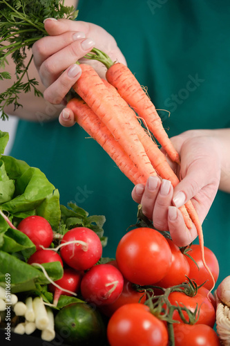 Photo: Woman holding a bunch of carrots Woman holding a bunch of carrots
