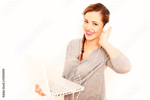 Photo: junges Mädchen hört Musik junges Mädchen hört Musik