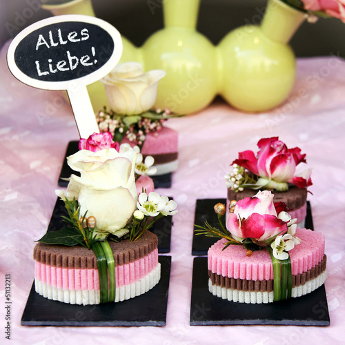 Photo: kleine gestecke mit rosenblüten kleine gestecke mit rosenblüten