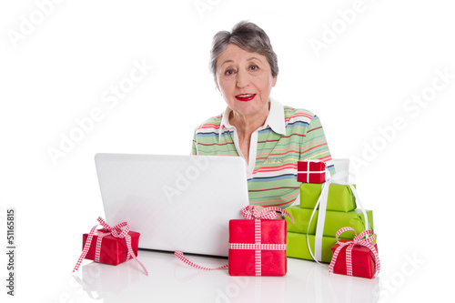Photo: Großmutter bestellt online Geschenke Großmutter bestellt online Geschenke
