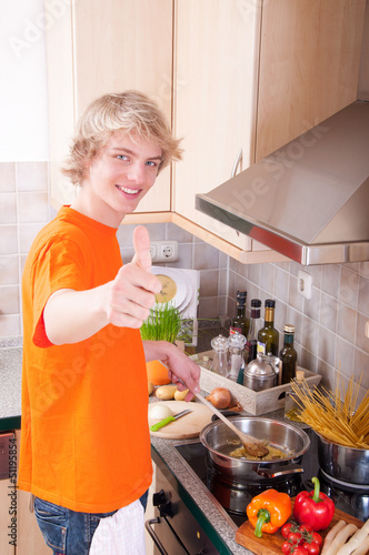 Photo: Teenager kocht Teenager kocht