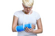 Foto : woman holding painful broken arm woman holding painful broken arm