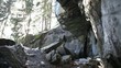 Höhle und Felsen in den Alpen