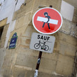 Art urbain sur un sens interdit à Paris