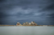 Foto: Maison bloquée entre 2 rochers sur l'eau Maison bloquée entre 2 rochers sur l'eau