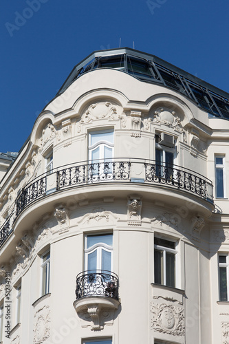 Photo: Altbau mit Dachwohnung Altbau mit Dachwohnung