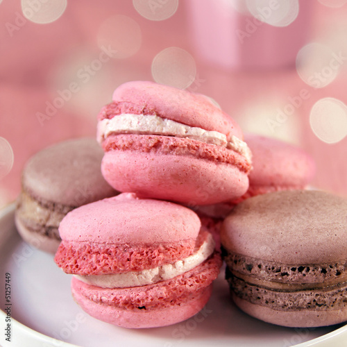 Photo: erdbeer-macarons und schoko-macarons erdbeer-macarons und schoko-macarons