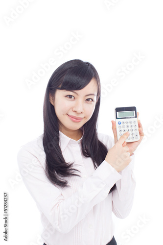 Photo: 電卓を見せる女性 電卓を見せる女性