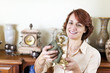 Foto: Woman polishing antiques Woman polishing antiques