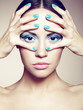Foto: Beautiful young woman with bright make-up and manicure Beautiful young woman with bright make-up and manicure