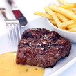 wagyu steak mit pommes frites und sauce bearnaise