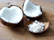 Kokosnuss mit Kokosraspeln
