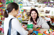 Foto: saleswoman and byer with seeds saleswoman and byer with seeds