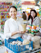 Foto: woman buys the seeds in bag woman buys the seeds in bag
