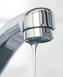 Foto: Water flowing from water faucet, close up Water flowing from water faucet, close up