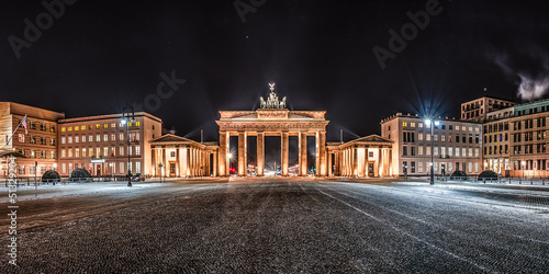 Photo: Berlin Brandenburger Tor Panorama bei Nacht Berlin Brandenburger Tor Panorama bei Nacht