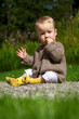 Baby in der Wiese