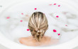Foto: Back of woman in a foam bath Back of woman in a foam bath