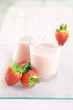 Drink aus frischen Erdbeeren und Sojamilch