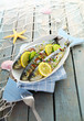 Frischer gebratener Fisch mit Nordsee Dekoration
