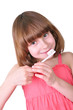 Foto: girl brushing her teeth with a toothbrush girl brushing her teeth with a toothbrush
