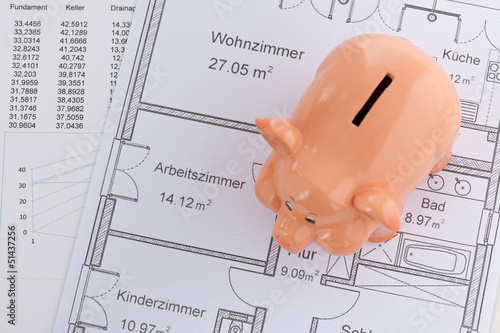 Photo: Sparschwein und Grundriss Sparschwein und Grundriss