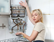 The housewife is upset, the gas water heater has broken