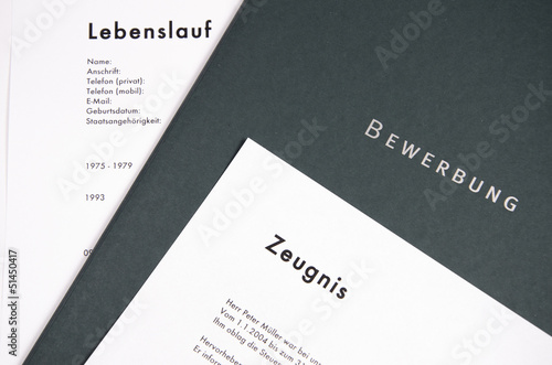 Photo: Bewerbungsmappe mit Lebenslauf und Zeugnis Bewerbungsmappe mit Lebenslauf und Zeugnis