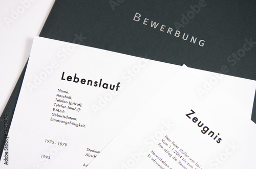 Photo: Bewerbungsmappe mit Lebenslauf und Zeugnis Bewerbungsmappe mit Lebenslauf und Zeugnis